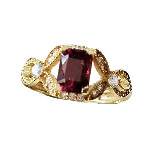 Ædelstensmykker - Deep Red Delight: 18 karat guld granatring - Ring