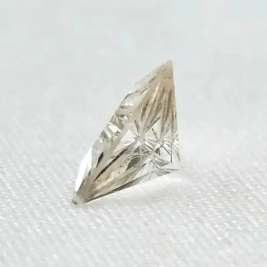 Glitrende Krystal: 1,1 ct Triangulær Topaz - Gemstone