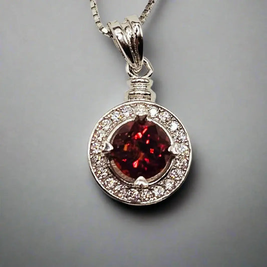 Halskæde i sølv med rund Granat og Zirkoner - Halskæde