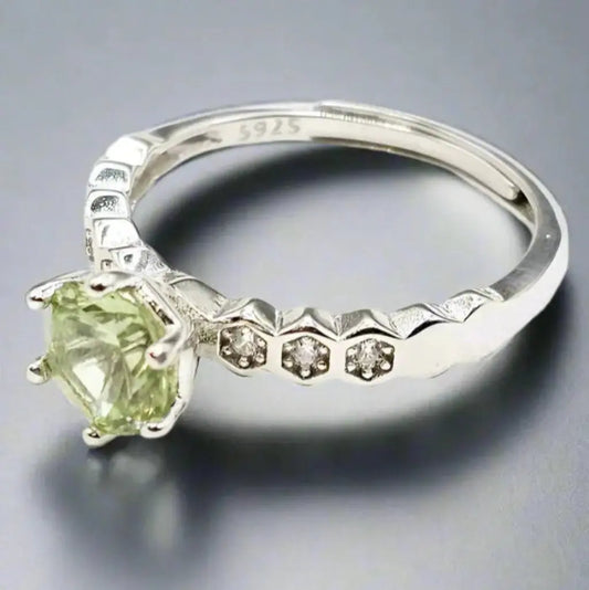 Peridot ring i sterlingsølv med grøn ædelsten - Ring