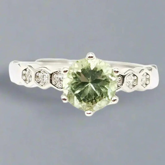 Peridot ring i sterlingsølv med grøn ædelsten - Ring