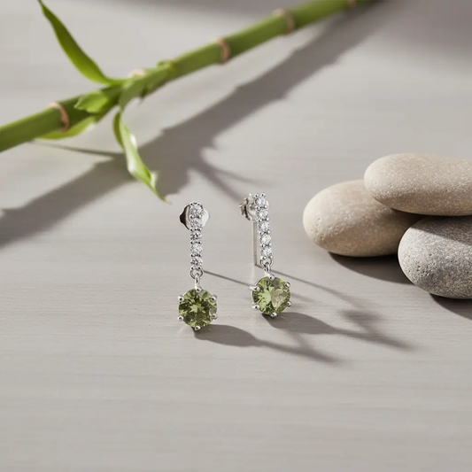 Sølvøreringe med Peridot og Zirkoner – Elegant Glans og Naturlig Farve - Øreringe