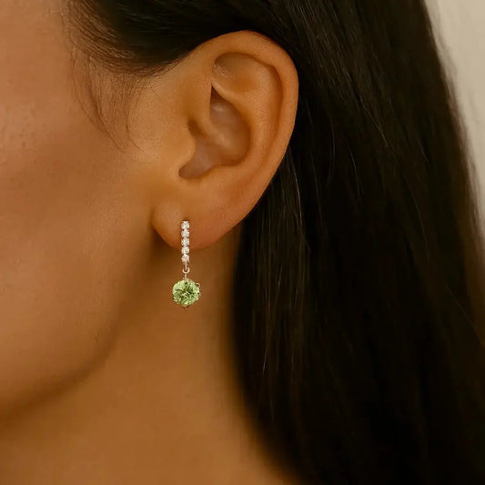 Sølvøreringe med Peridot og Zirkoner – Elegant Glans og Naturlig Farve - Øreringe
