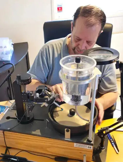 💎 Facettering – En Symfoni af Præcision og Skønhed