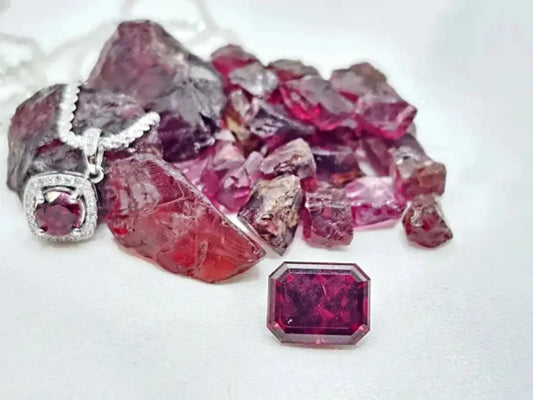 JEWELRY WITH GARNET
