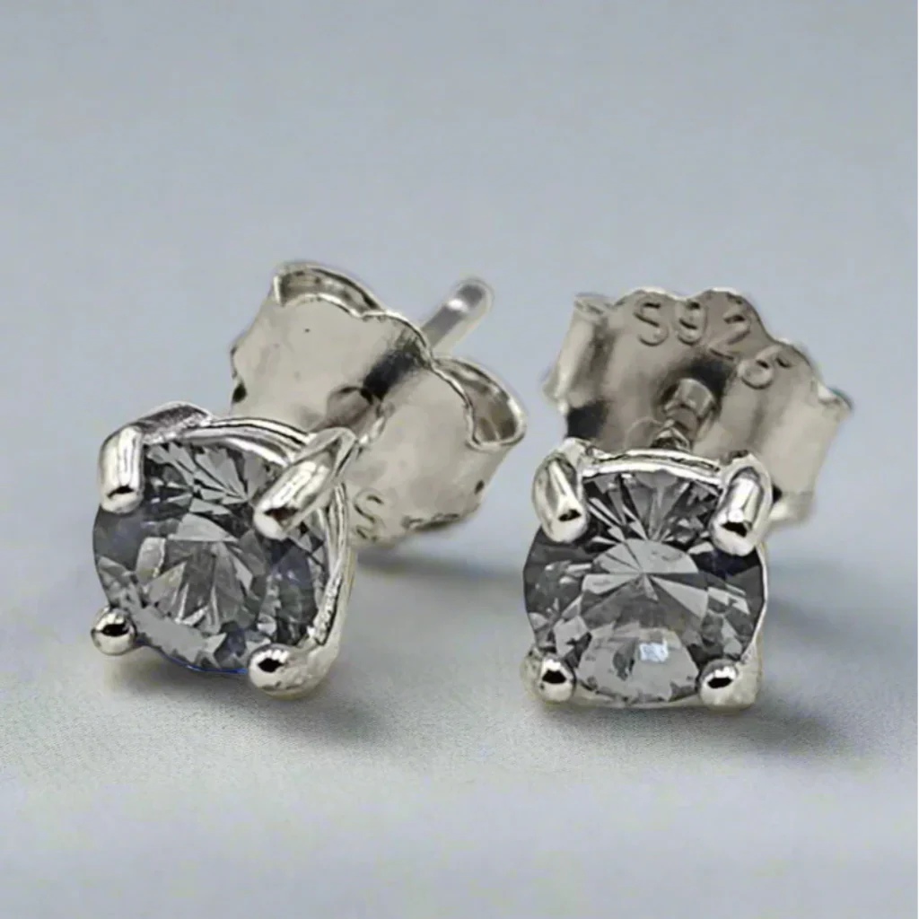 Elegant Smykkesæt i Sølv med Spinel – Ring & Ørestikker - Sæt