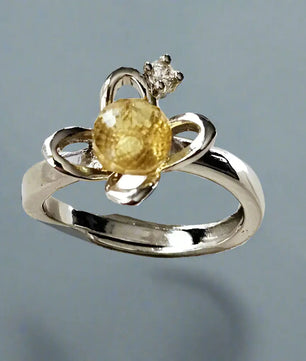 Forsølvet ring med facetteret gul rav Ring