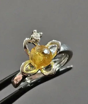 Forsølvet ring med facetteret gul rav Ring