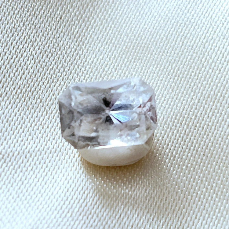 Funklende Aqua: Rektangulær Aquamarine - Gemstone