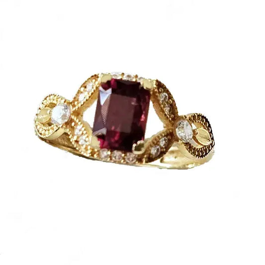 Gemstone Jewelry - Deep Red Delight: 18ct Gold Garnet Ring - Ring