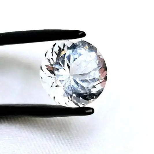 Gleaming Crystal: 4ct Facetted White Topaz - Gemstone