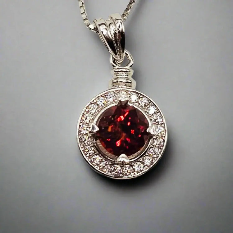 Halskæde i sølv med rund Granat og Zirkoner - Halskæde
