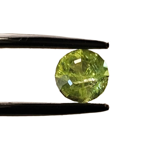 Natural Peridot: Radiant Green Gemstone - Gemstone