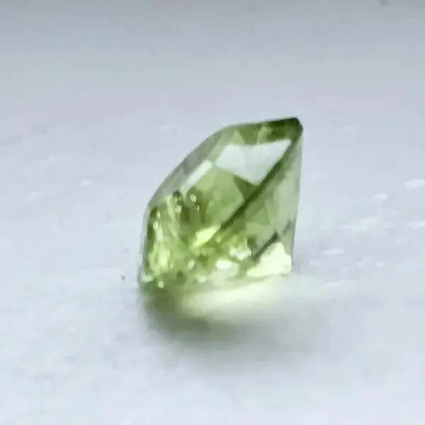 Natural Peridot: Radiant Green Gemstone - Gemstone