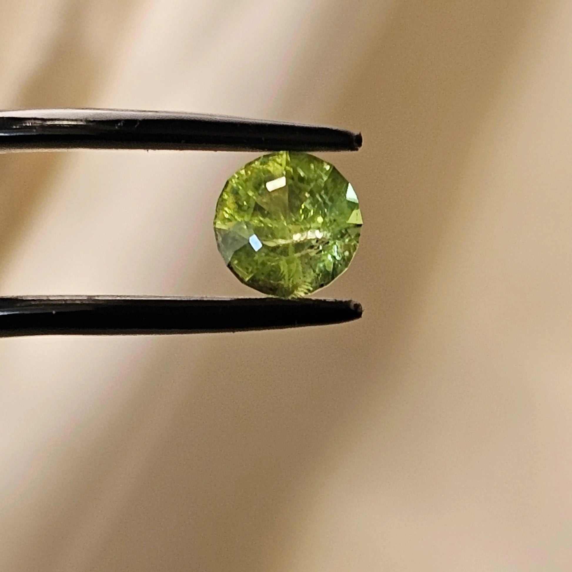 Natural Peridot: Radiant Green Gemstone - Gemstone