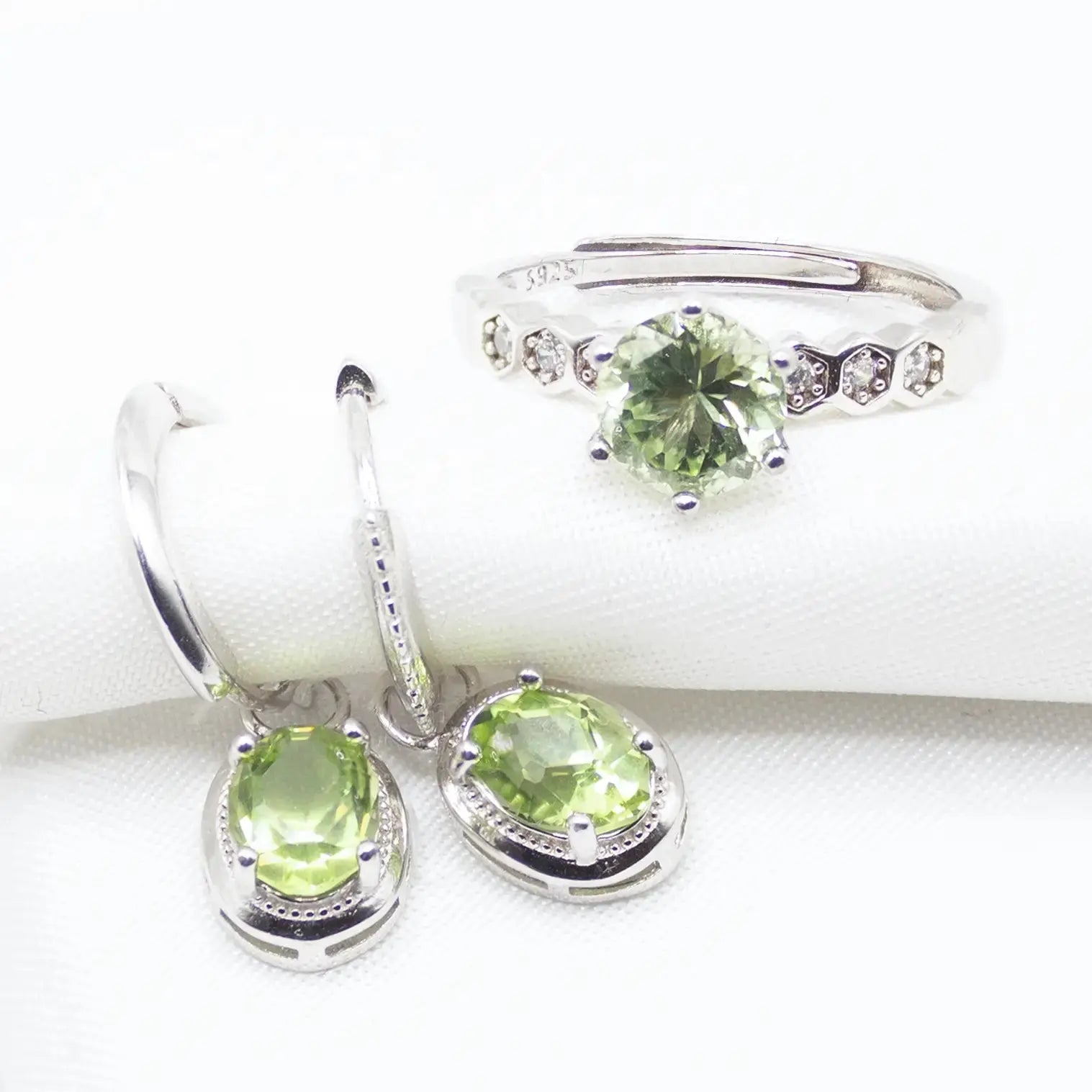 Naturens Skønhed – Peridot Smykkesæt i Sølv - Sæt