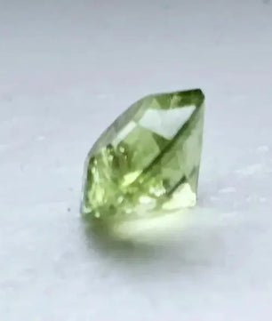 Naturlig Peridot: Strålende Grøn Sten Gemstone