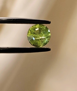 Naturlig Peridot: Strålende Grøn Sten Gemstone