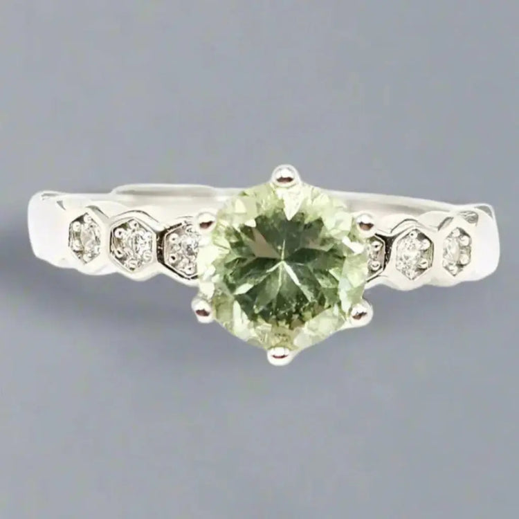 Peridot ring i sterlingsølv med grøn ædelsten - Ring