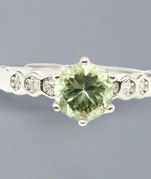 Peridot ring i sterlingsølv med grøn ædelsten Ring
