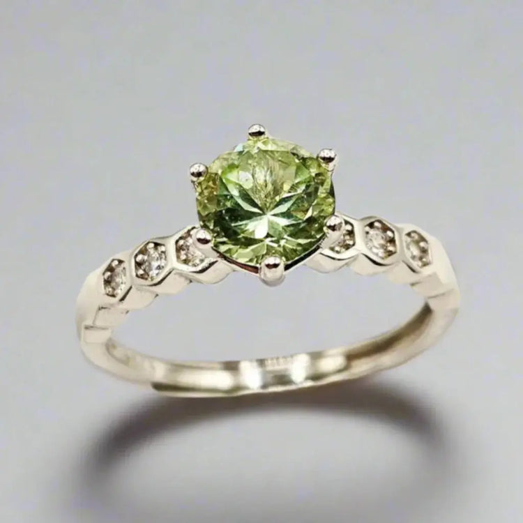 Peridot ring i sterlingsølv med grøn ædelsten - Ring