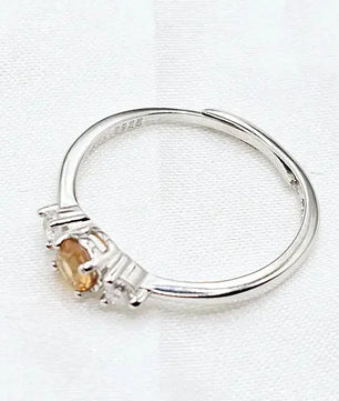 Skønheden i Sterling Sølvringen med Hessonit og Zirkoner Ring