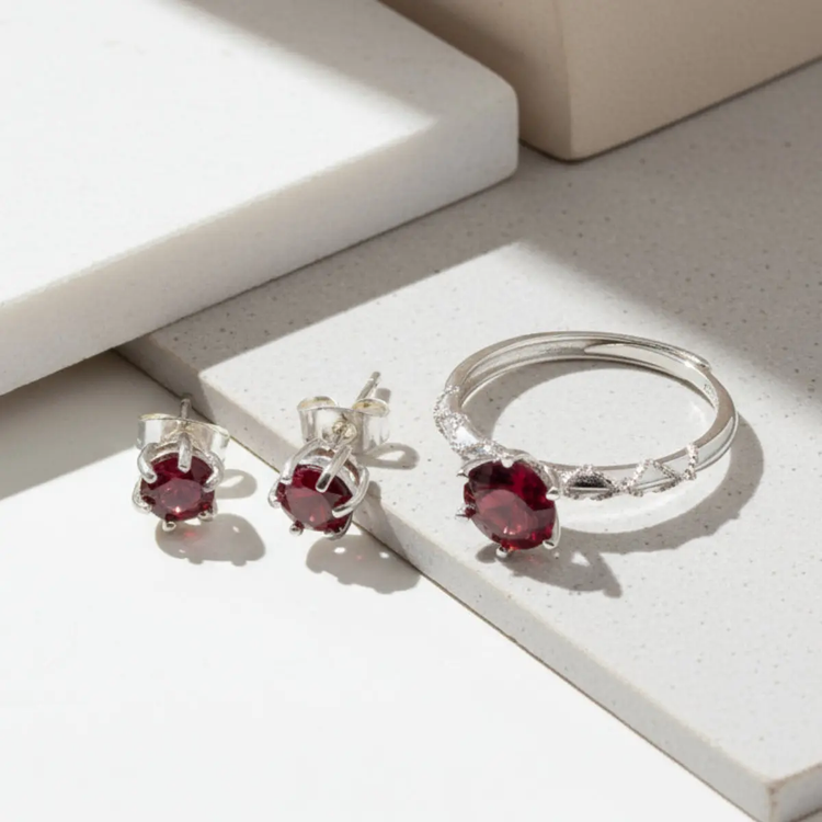 Smykkesæt med Granat – Tidløs Styrke og Elegance i Sterling Sølv - Sæt