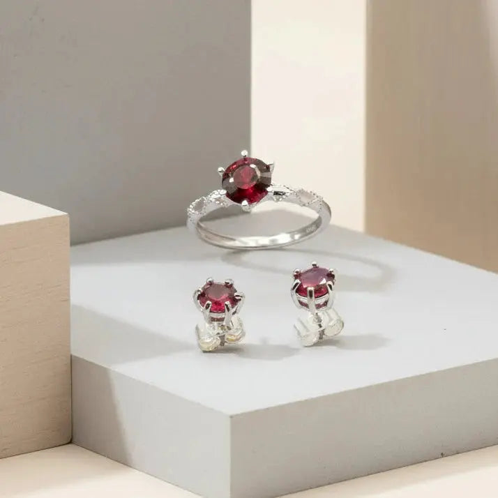 Smykkesæt med Granat – Tidløs Styrke og Elegance i Sterling Sølv - Sæt