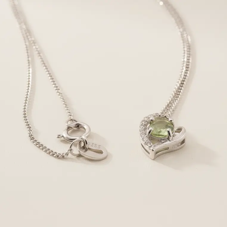 Sølvhalskæde med Hjerteformet Vedhæng Apatite ædelsten og Zirkoner – Klarhed og Elegance - Halskæde