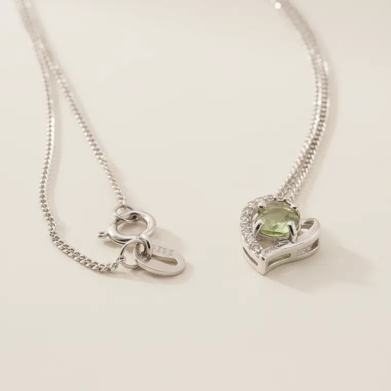 Sølvhalskæde med Hjerteformet Vedhæng Apatite ædelsten og Zirkoner – Klarhed og Elegance - Halskæde