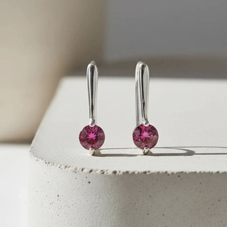 Sølvøreringe med Granat – Tidløs Elegance og Passioneret Glød - Øreringe