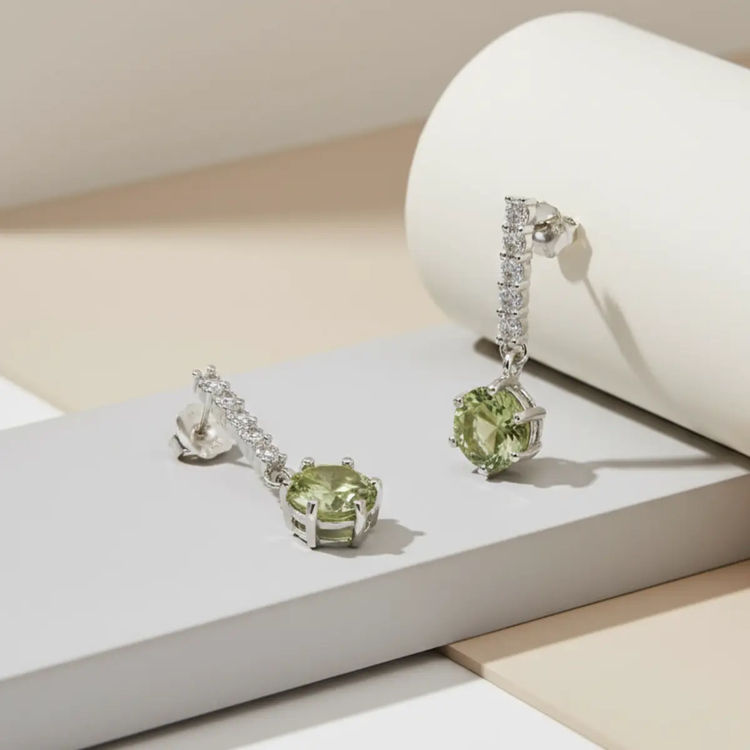 Sølvøreringe med Peridot og Zirkoner – Elegant Glans og Naturlig Farve - Øreringe
