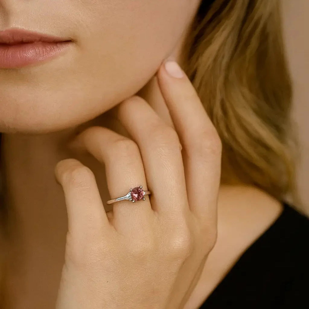 Sølvring med granat – dyb rød elegance i sterlingsølv - Ring