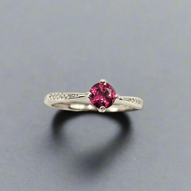 Sølvring med Granat - Ring