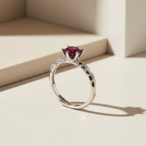 Sølvring med granat – tidløs styrke og elegance - Ring