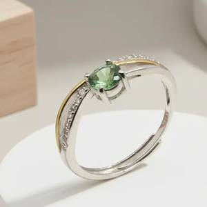 Sølvring med Grøn Turmalin og Zirkoner – Naturlig Skønhed og Glitrende Elegance - Ring