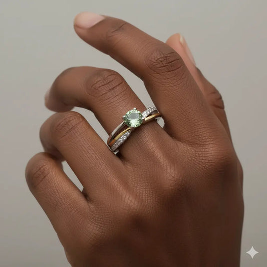 Sølvring med Grøn Turmalin og Zirkoner – Naturlig Skønhed og Glitrende Elegance - Ring