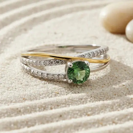 Sølvring med Grøn Turmalin og Zirkoner – Naturlig Skønhed og Glitrende Elegance - Ring