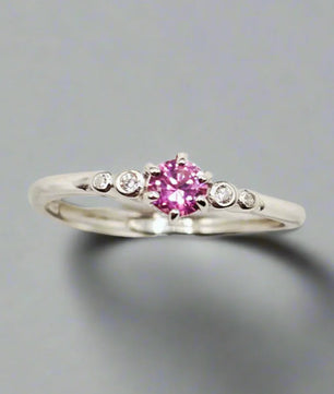 Sølvring med Pink Safir og Zirkoner Ring
