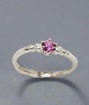 Sølvring med Pink Safir og Zirkoner Ring
