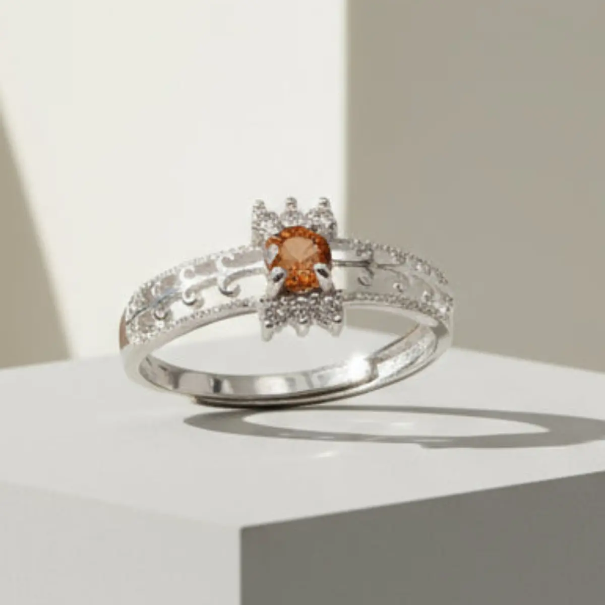 Sølvring med spessartine ædelsten – håndlavet elegance - Ring