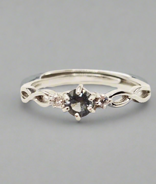 Sølvring med Spinel og Zirkoner Ring
