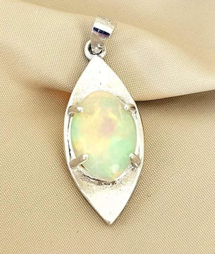 Sterling Silver pendant with 10x7mm oval velo opal - Halskæde