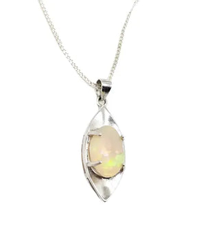Sterling Silver pendant with 10x7mm oval velo opal - Halskæde
