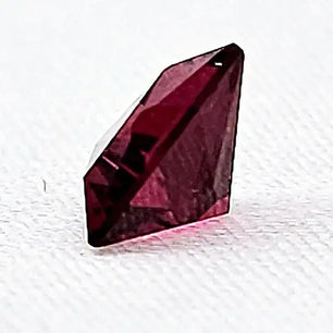 Stunning 1.25ct Red Garnet - Fiery Elegance - Gemstone