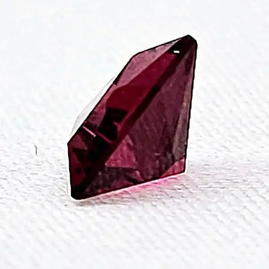 Stunning 1.25ct Red Garnet - Fiery Elegance - Gemstone