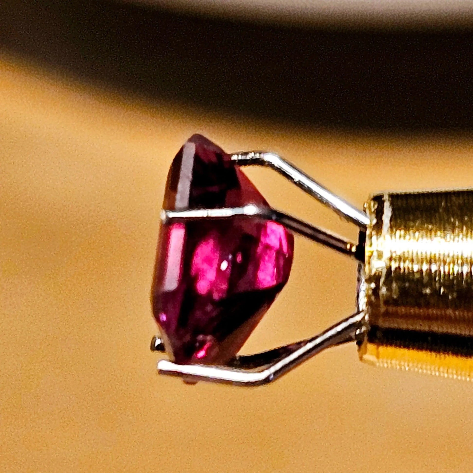 Stunning 1.25ct Red Garnet - Fiery Elegance - Gemstone