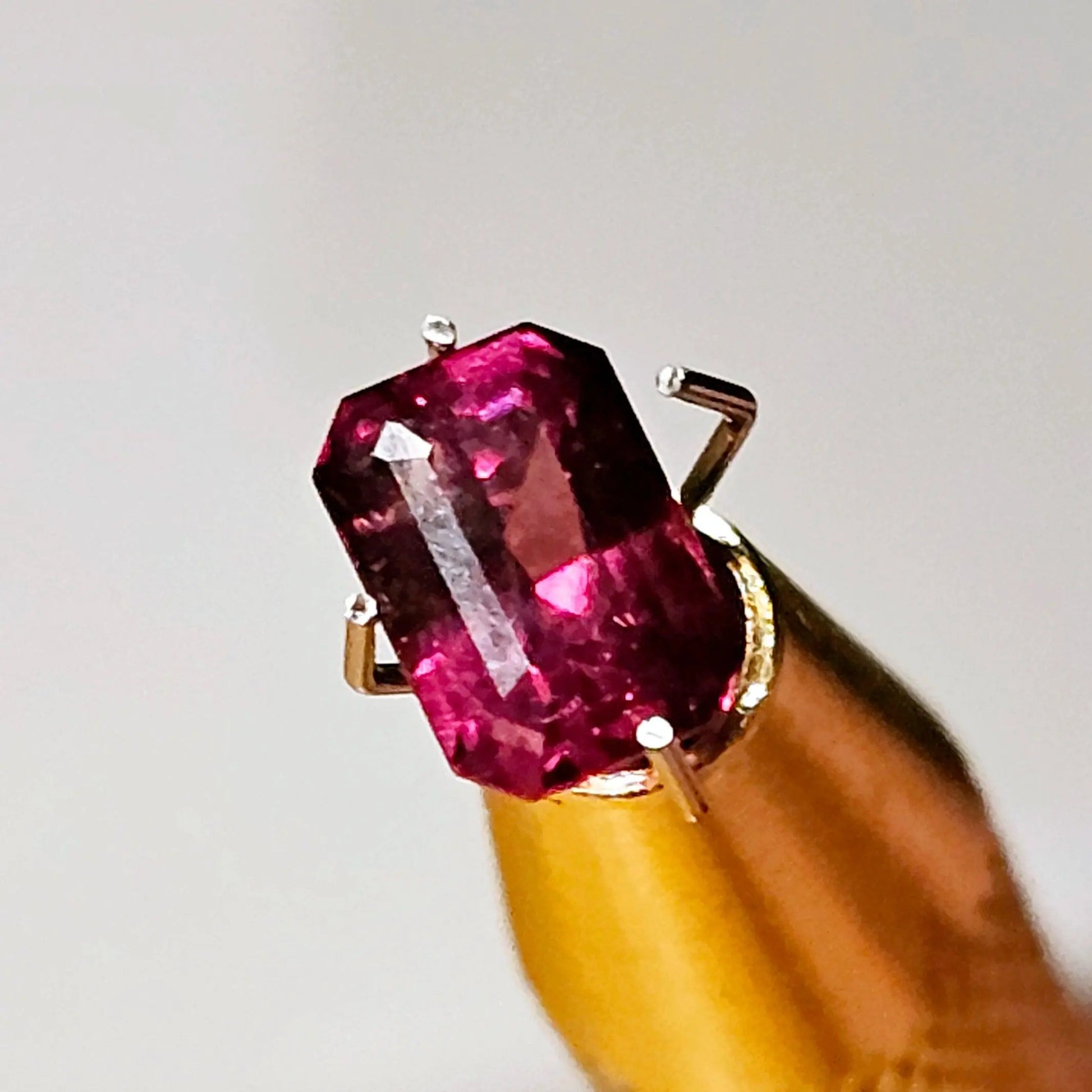 Stunning 1.25ct Red Garnet - Fiery Elegance - Gemstone