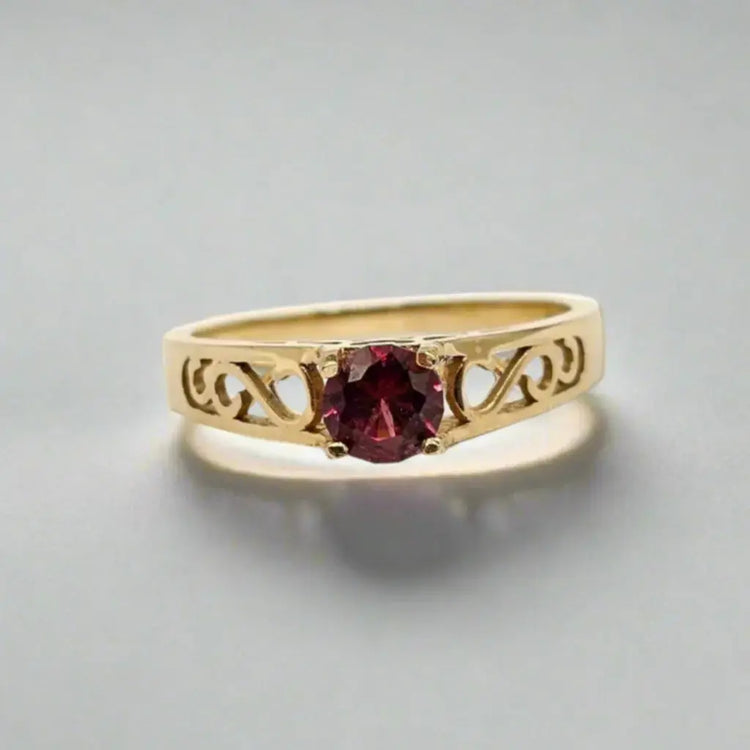 Tidløs skønhed: Ring i 14 karat guld og rød granat - Unikke smykker - Ring