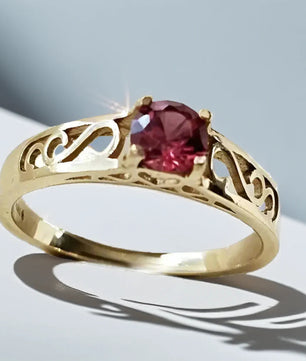 Tidløs skønhed: Ring i 14 karat guld og rød granat Unikke smykker Ring